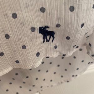 ABERCROMBIE AND FITCH BLUE AND WHITE SHEAR TOP WOMENS SIZE SMALL